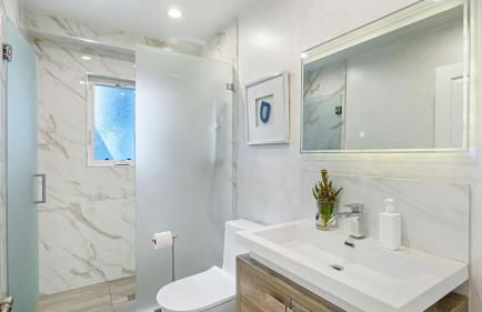 LA Hillside Retreat w Pool Views Fire Pit Outdoor Lounging Casa Bellagio by AvantStay - Foto 36