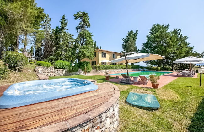 Splendid Holiday Home in Orciatico with Hot Tub & Pool - Foto 11