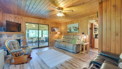 Grill and Fire Pit Waterfront Cameron Retreat! - Foto 4