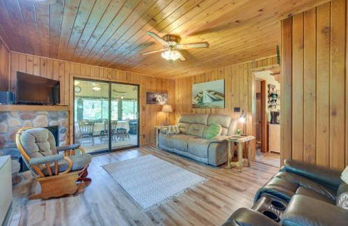 Grill and Fire Pit Waterfront Cameron Retreat! - Foto 4