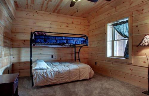 Stunning Private Cabin Getaway with Gorgeous Fireplace near Quincy, Illinois - Foto 25