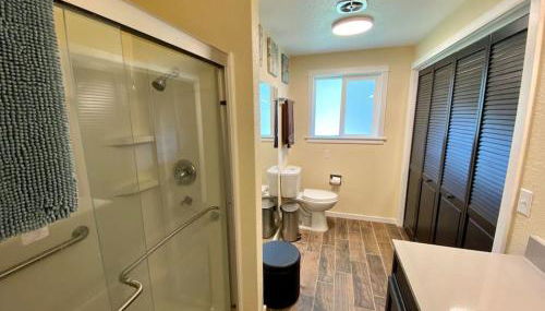 Centrally Located Redmond Retreat with Pool Table - Foto 3