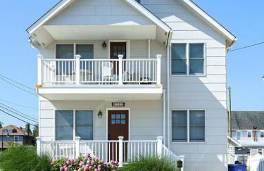 Wifi, Ourdoor Shower, Porch Ocean Side 1St Floor Duplex, A Short Walk From The Best Lbi Attractions, A Small Park, And The Beach, - Foto 1