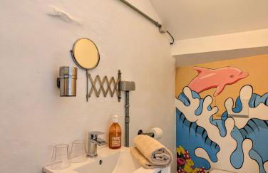 Garage Number 9 Private Urban Loft Apartment with Jacuzzi in Le Dorat - Foto 13