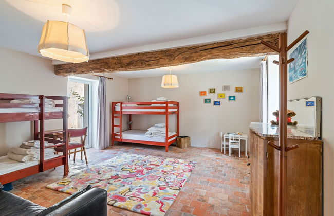 Charming Holiday Home in Yevre-la-ville With Pool - Foto 12