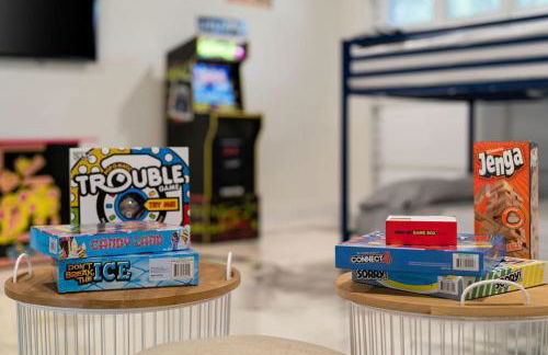 High End Design Home with Pool & Hot Tub Gameroom - Foto 28