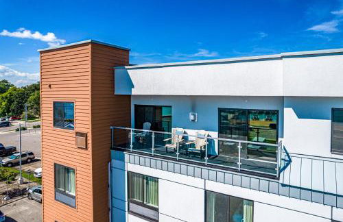 Starboard Point: Stunning Luxury Condo in the heart of DL! - Foto 50