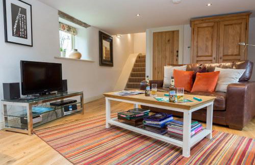 Cruck Barn Cottage - Photo 13