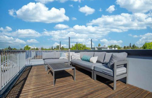 Rooftop Patio with Waterview, Private Garden & Grill 3BR 3BA- Modern Cityscape - Foto 45