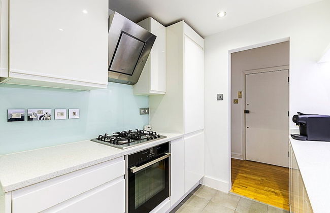 Charming Two-Bedroom Flat in West Hampstead - Photo 12