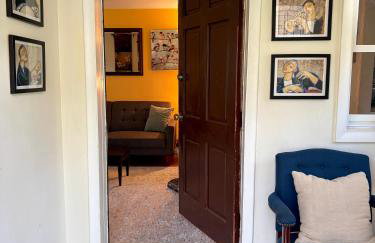 Private Green Cottage near downtown - Photo 11