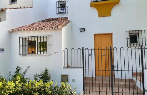 Casa Adosada Familiar - Photo 2