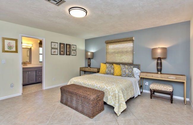 Avanti Vacation Rental, Relaxing 3-BR Retreat with Private Pool Minutes from Vanderbilt Beach and Delnor-Wiggins State Park. Enjoy Southern Exposure, BBQ Area, and Pet-Friendly Comfort - Foto 3