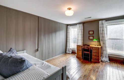 3 and Picturesque Acres! Historic Lexington Farmhouse - Foto 24