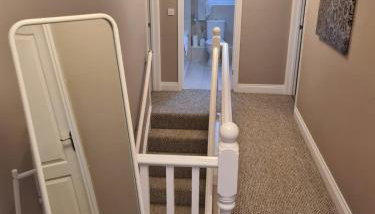 Detached luxury 5 bed house, lanscaped garden, fire pit, parking, can sleep families or workers - Foto 3