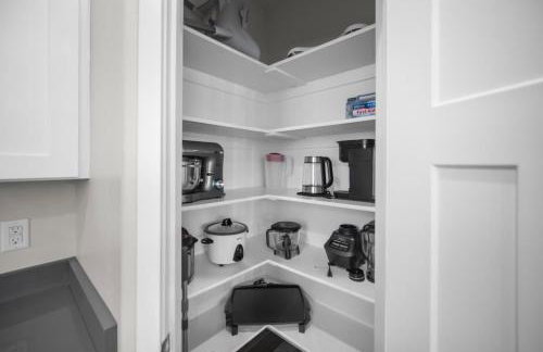 Charming Family Stay w Arcade Theatre Ski Haven Walking trails and river walk in backyard - Foto 11