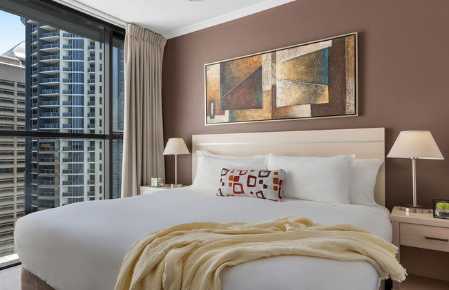 Oaks Brisbane River City Suites - Photo 5