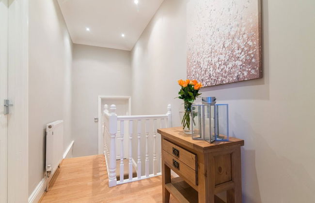 Modern Living 2 Bedroom Apartment South Wilmslow - Photo 29