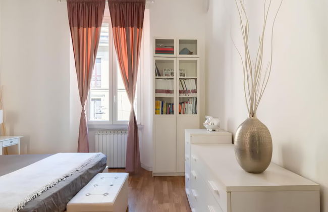 Charming Milanese Apartments - Photo 12