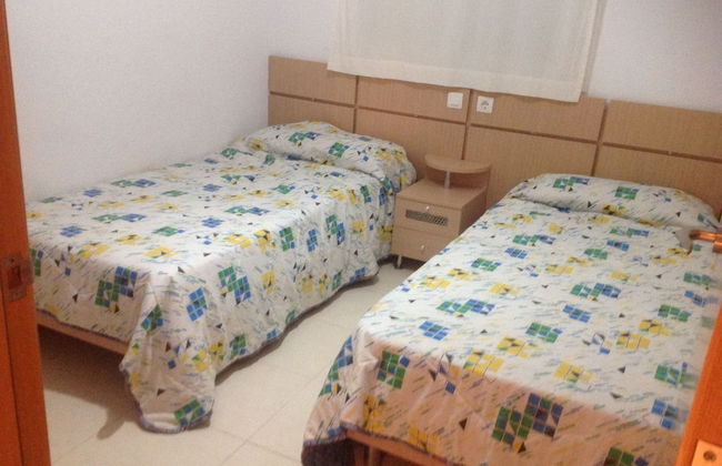 LET 4 U Cala Blanca I Frontal - Photo 3