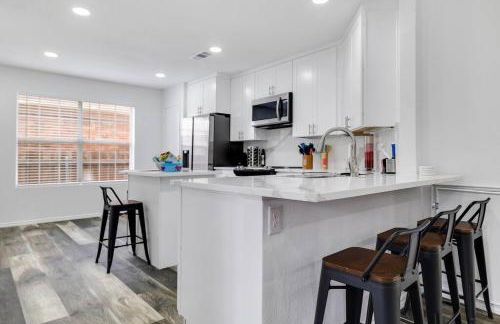 Frisco Resort Style Home w/Spa - Foto 27