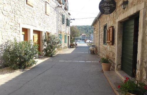 D HOUSE authentic Zlarin house, relaxing courtyard and terrace - Photo 35