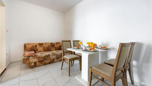 Pet Friendly Apartment In Dubravica - Foto 4