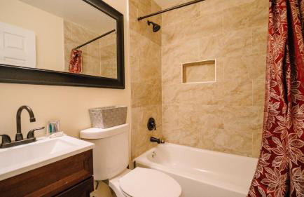 5BR & 4BA Lovely House with Beautiful Backyard in VA - Foto 22