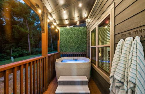 Family or couple retreat next to Downtown, Dollywood & Smoky Mountains! - Foto 29