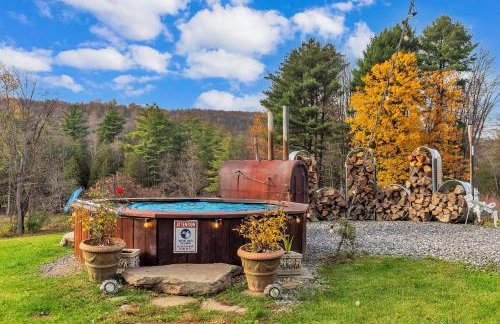 Hot Tub and Large Yard Elegant Deansboro Getaway - Foto 30