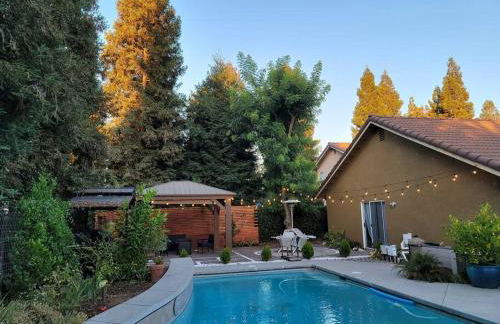 3 Bedrooms,Beautiful House with Hot Tub, Pool Oasis and Fire Pit - Foto 32