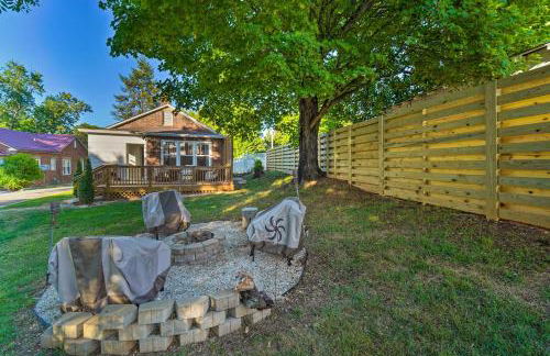 Modern, Sun-Lit Retreat with Fire Pit and Yard! - Foto 2