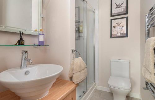 Spacious 4-Bed Home Families & Professionals - Foto 16