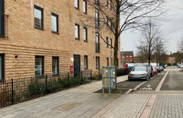 2 Bedroom Luxury Apartment! City Center with Free Parking! - Foto 35