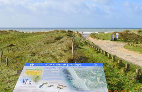 Denneville Coastal Escape with garden - Foto 26