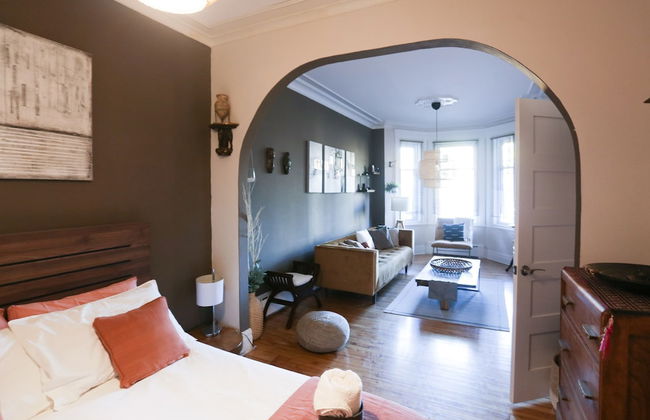 The Authentic and Charming Montrealer - Foto 2