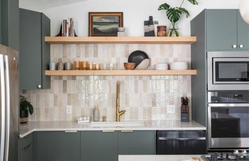 New Beautifully Updated Home with Gameroom! - Foto 2