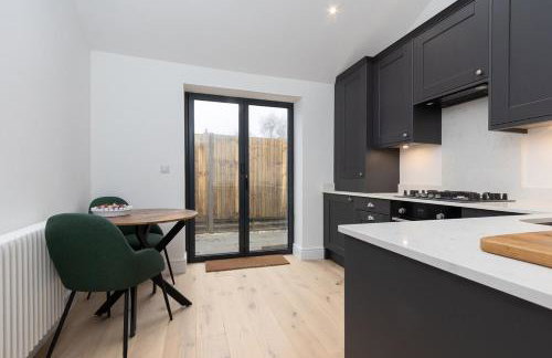 Luxurious renovated cottage with log burner - Photo 9