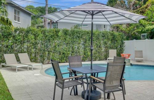 Contemporary 2BR Home with Pool & BBQ Access - Foto 15