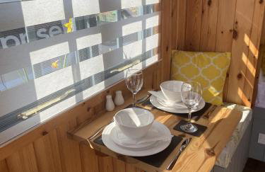 Shepherd's Hut at St Anne's - Costal Location - Foto 2