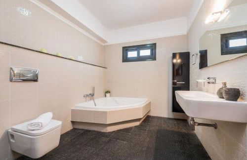 V and H House - Cozy & Ideal for Families, by ZanteWize - Foto 24