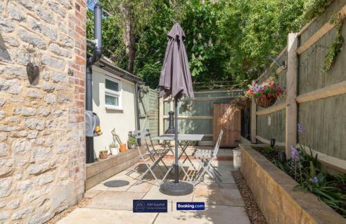 Charming 2-BR Cottage in Stonehouse with Courtyard Garden and Log Fire - Foto 7