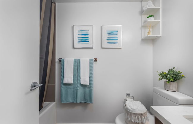 QuickStay Yorkville Condo - Yonge & Bloor - Photo 23