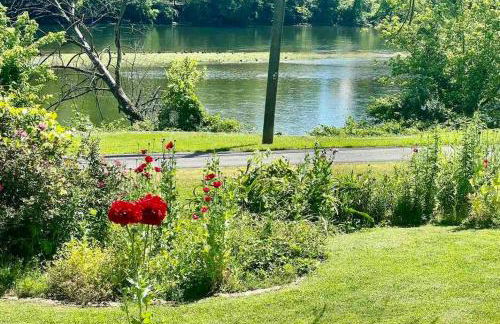 Historic 1818 Riverfront Cottage - Foto 20