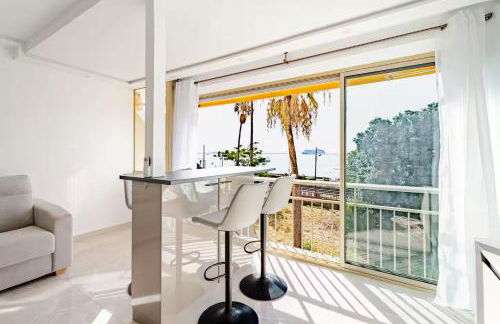 Luxury Apartment with Sea View and Private Beach Access - Photo 4