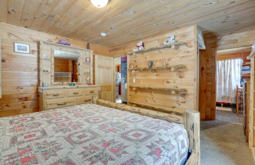 2 Mi to Skiing Casper Cabin with Mtn Views! - Foto 13