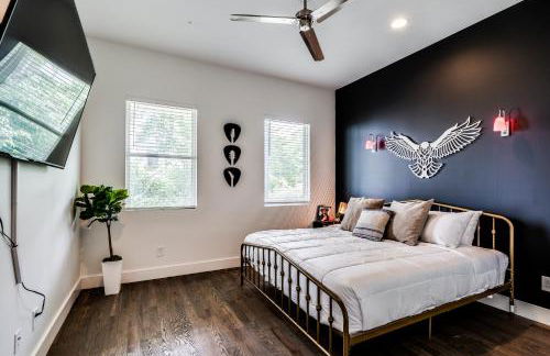 Nash House & Bars of Broadway with Patio Bar and Views! 8min Downtown! Sleeps 12! - Foto 16