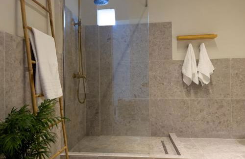 House of Hats II - Photo 15