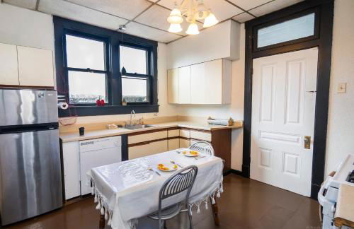 Parkside Paradise Elegant Victorian Home Just Steps from the Park - Foto 10