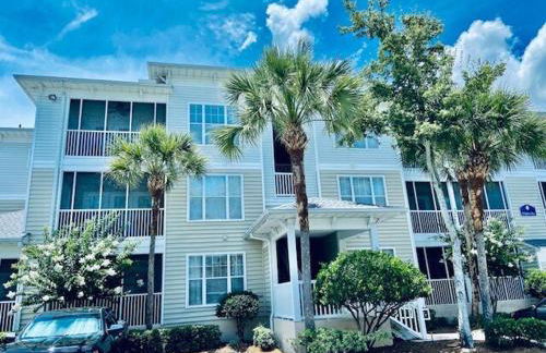 Coastal Condo with pool, minutes from beach - Foto 19